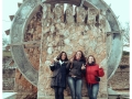 Marina, Maria e Emília à espera do leitão em Tapeus (km 85)