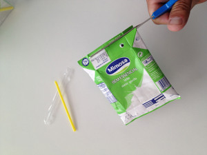 Corta-se no topo (atenção ao buraco)